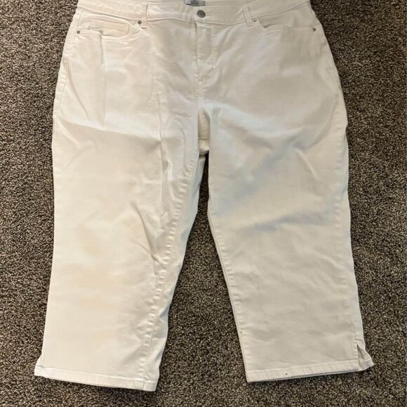 Croft & Barrow plus size 20 below knee length white shorts - Picture 1 of 5